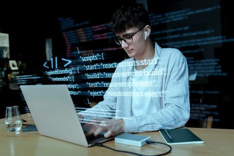 
Научитесь работать с данными. Можете работать в компании или брать проекты на фрилансе удаленно